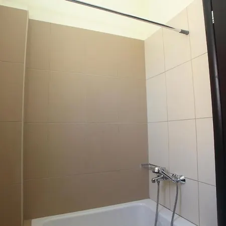 Impeccable 4-bed House In بيت للعطل *
