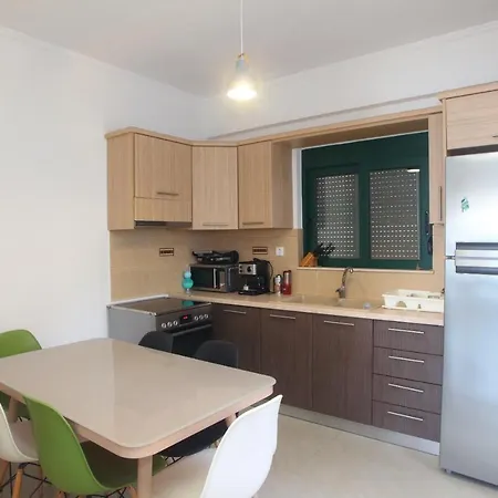 Impeccable 4-bed House In * نِكيانا